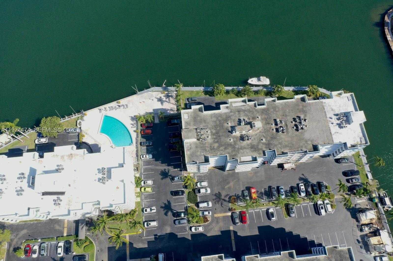Small Image of 16570 NORTH EAST 26TH AVE #5G BOAT SLIP INCLUDED, North Miami Beach Number 15