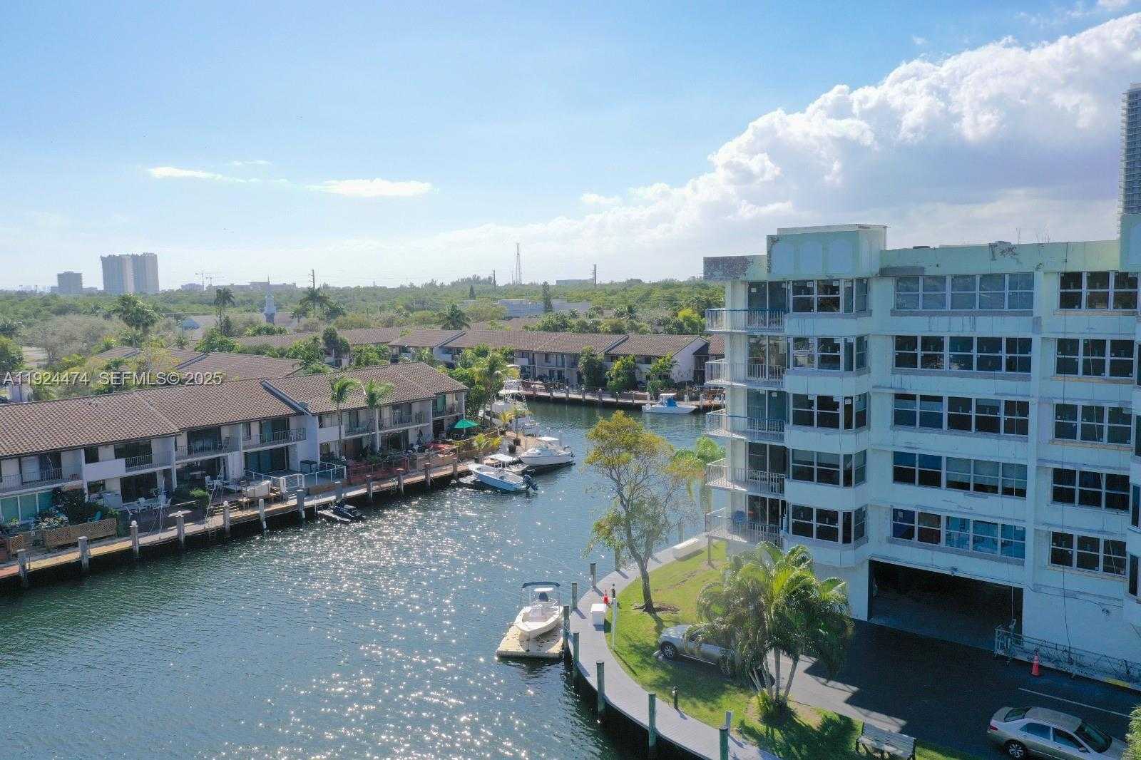 Small Image of 16570 NORTH EAST 26TH AVE #5G BOAT SLIP INCLUDED, North Miami Beach Number 17