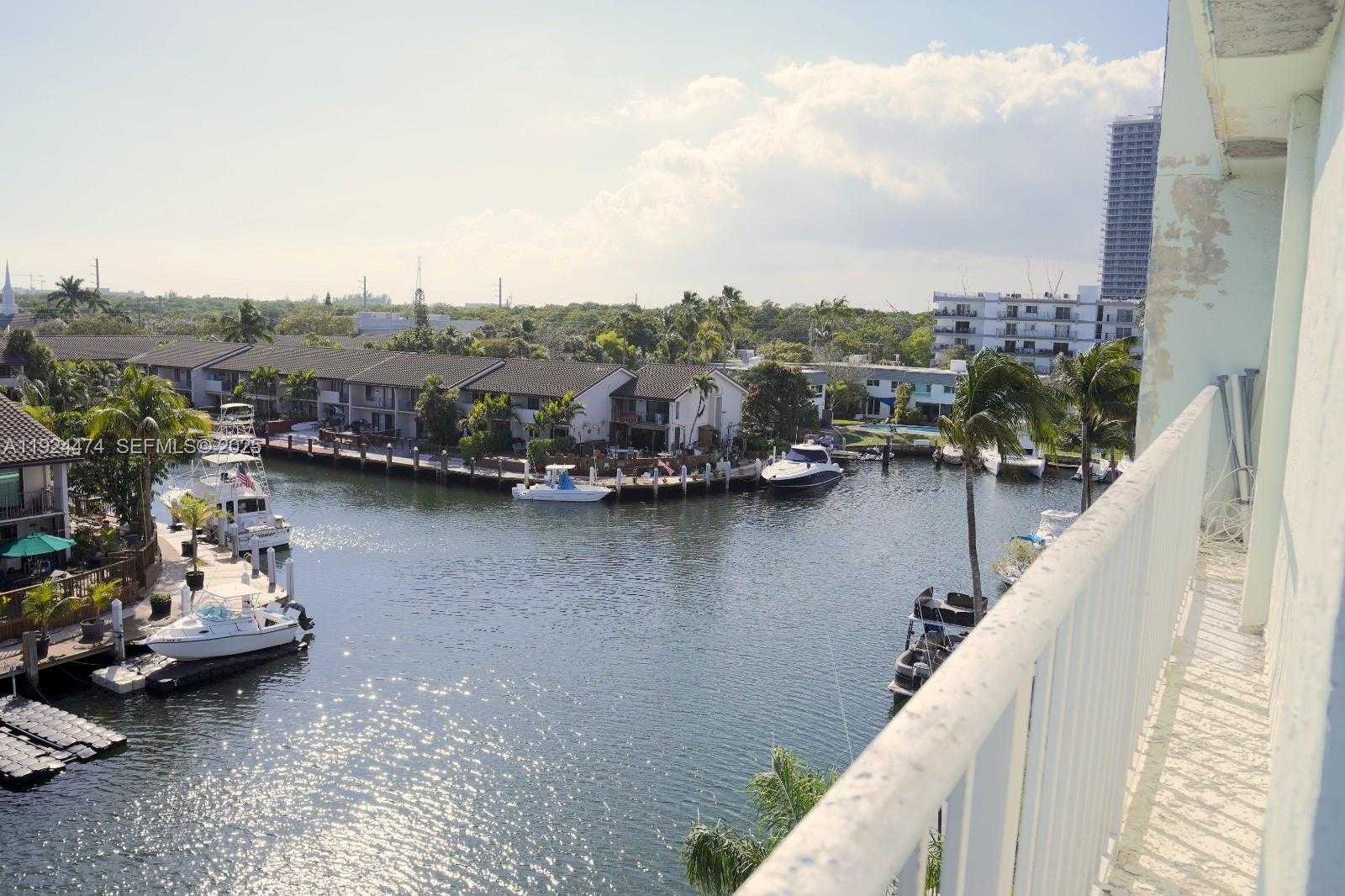 Small Image of 16570 NORTH EAST 26TH AVE #5G BOAT SLIP INCLUDED, North Miami Beach Number 24