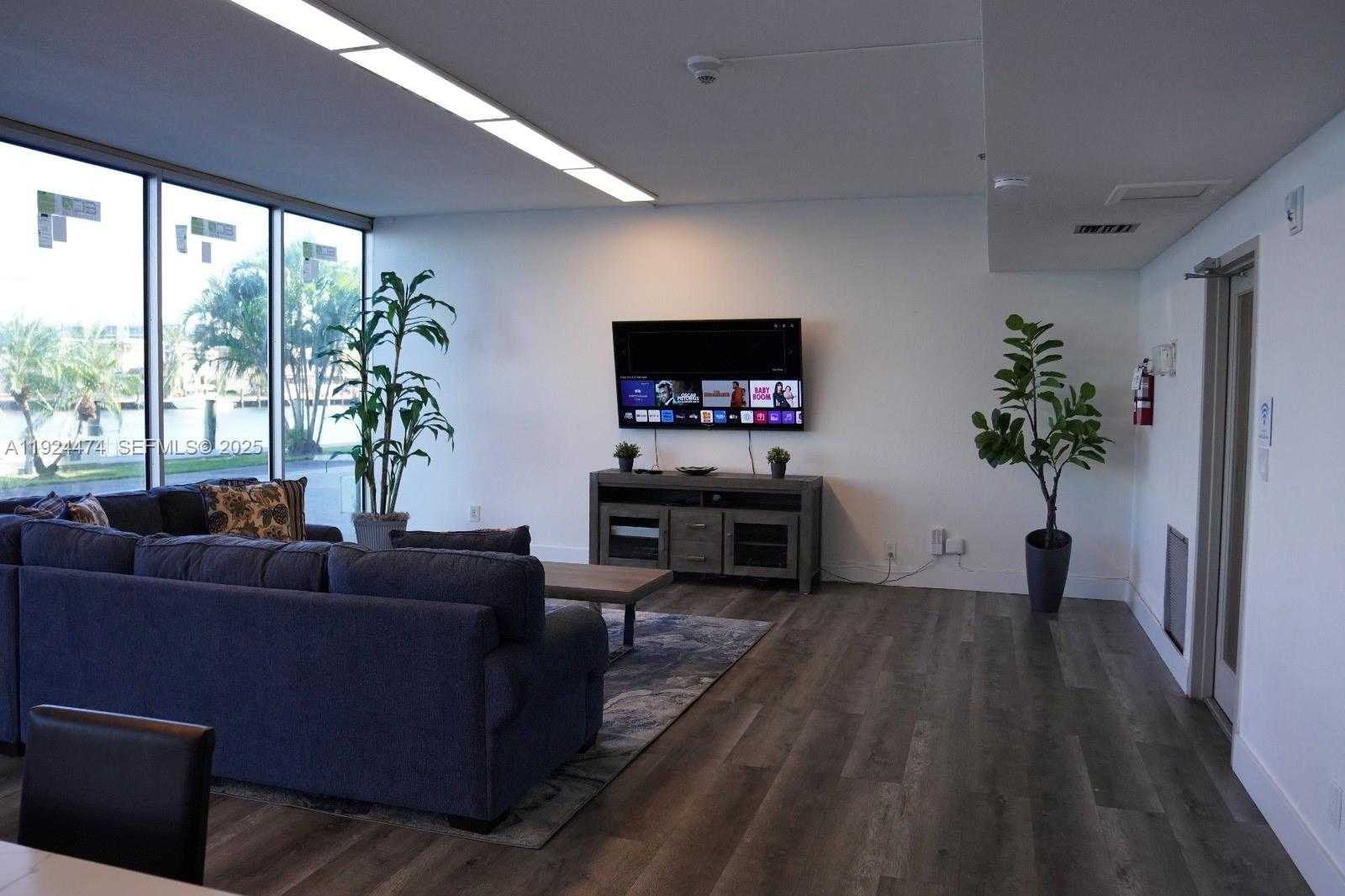 Small Image of 16570 NORTH EAST 26TH AVE #5G BOAT SLIP INCLUDED, North Miami Beach Number 25