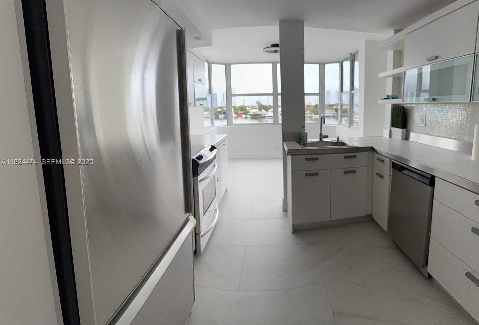 Small Image of 16570 NORTH EAST 26TH AVE #5G BOAT SLIP INCLUDED, North Miami Beach Number 38