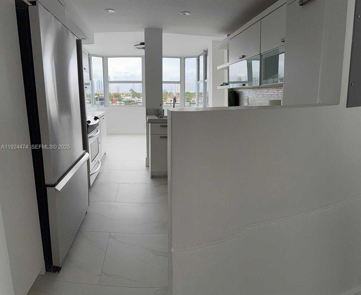 Small Image of 16570 NORTH EAST 26TH AVE #5G BOAT SLIP INCLUDED, North Miami Beach Number 41