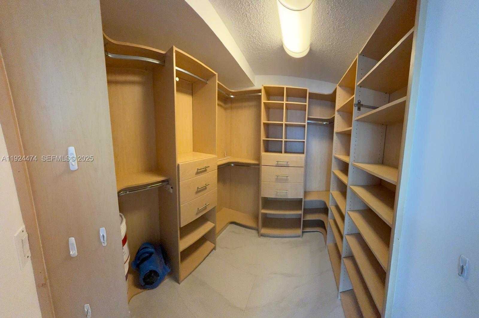 Small Image of 16570 NORTH EAST 26TH AVE #5G BOAT SLIP INCLUDED, North Miami Beach Number 44