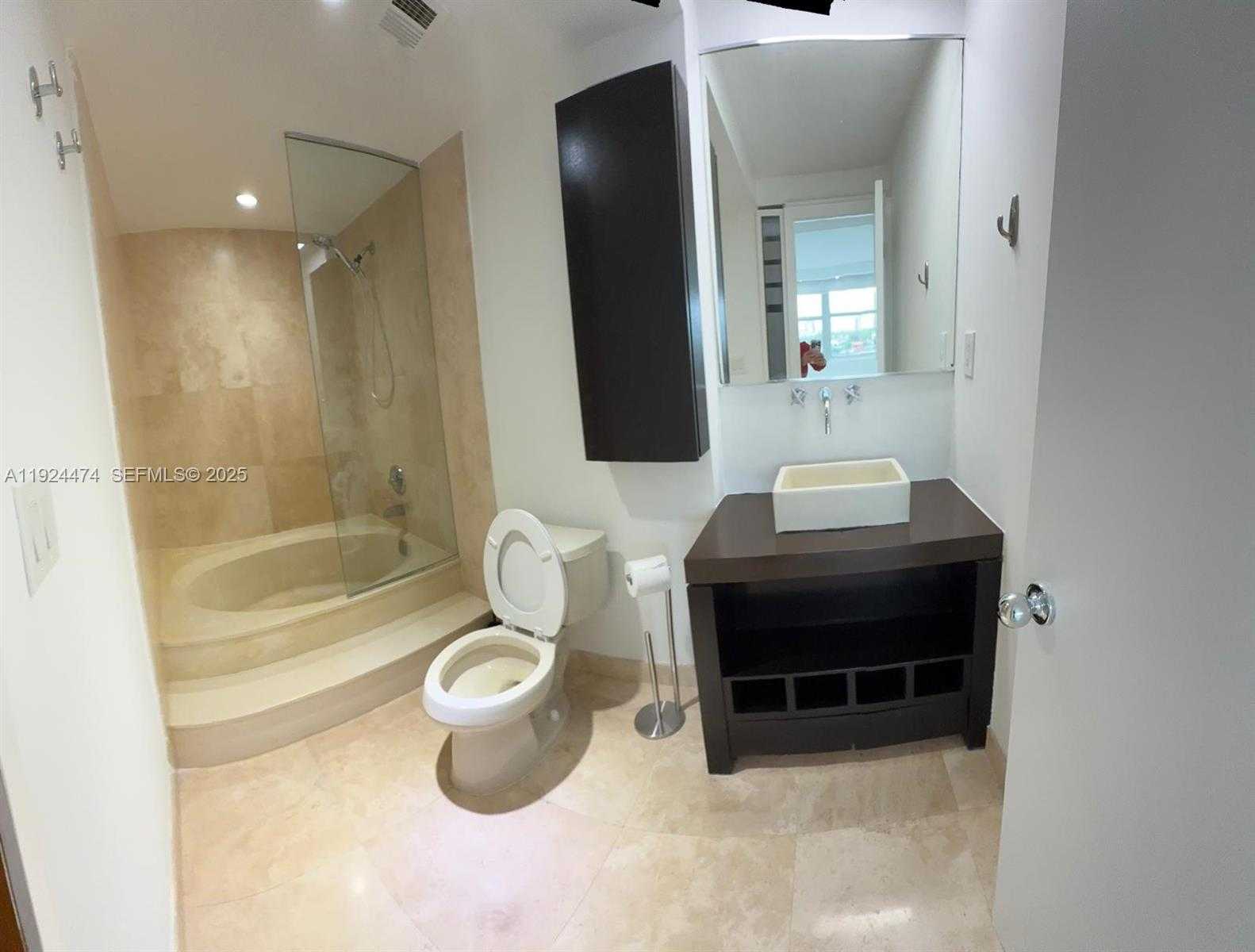 Small Image of 16570 NORTH EAST 26TH AVE #5G BOAT SLIP INCLUDED, North Miami Beach Number 45