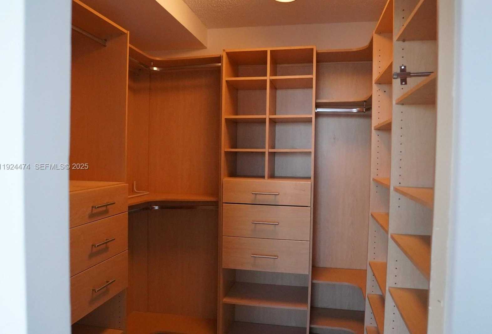 Small Image of 16570 NORTH EAST 26TH AVE #5G BOAT SLIP INCLUDED, North Miami Beach Number 7