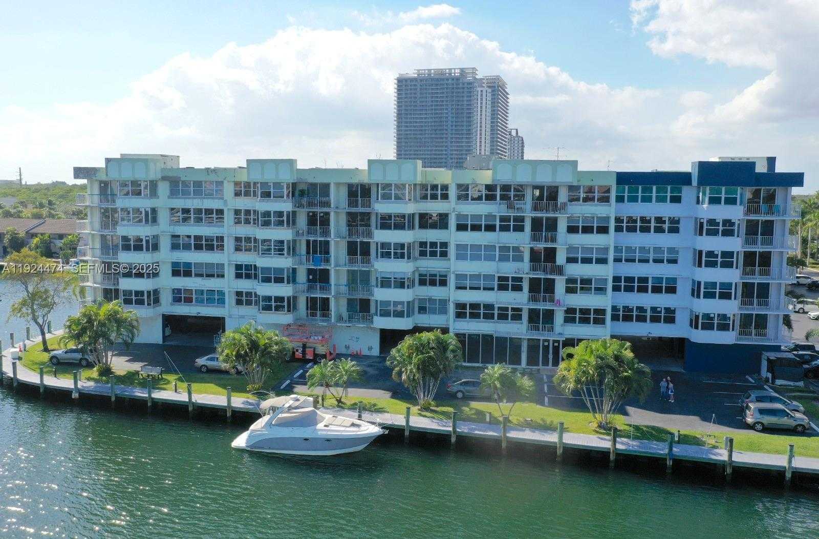 Small Image of 16570 NORTH EAST 26TH AVE #5G BOAT SLIP INCLUDED, North Miami Beach Number 8