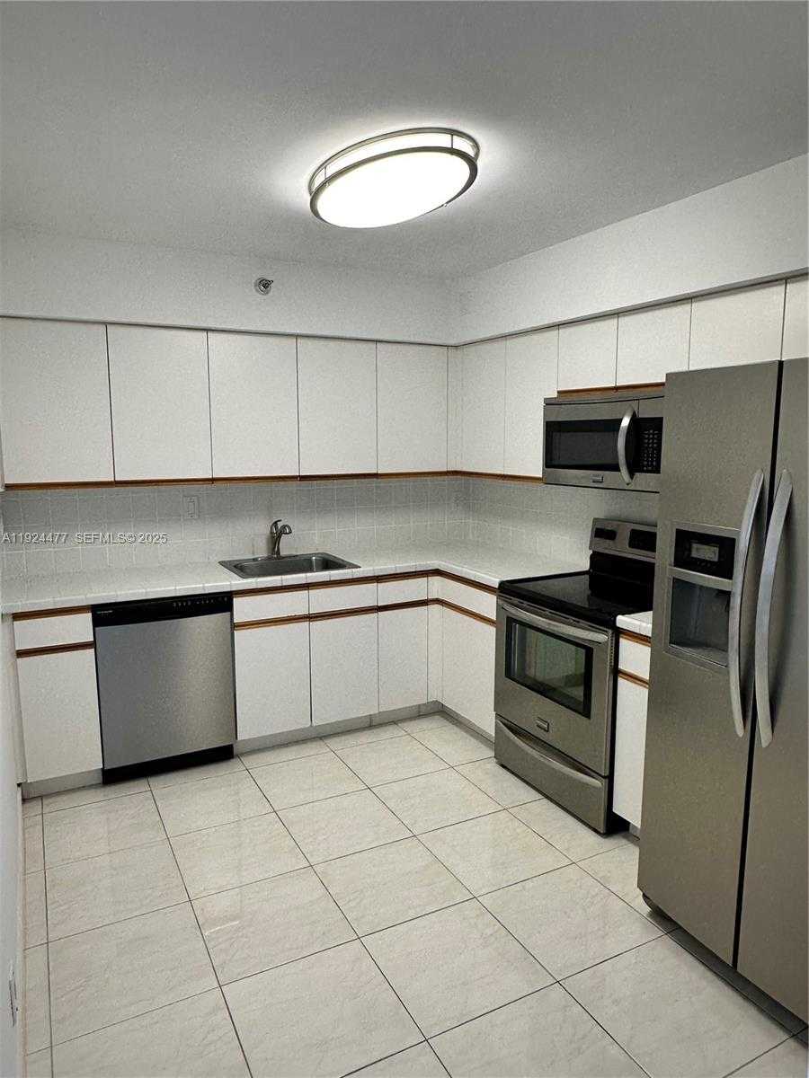 Small Image of 3530 MYSTIC POINTE DR #1213, Aventura Number 13