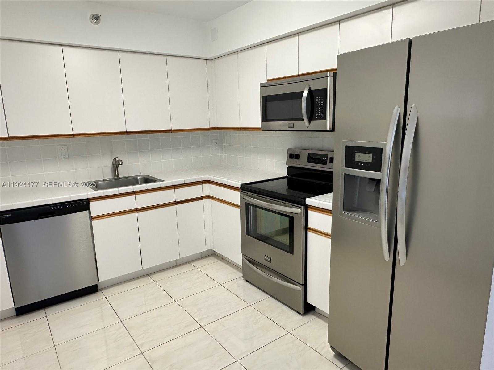 Small Image of 3530 MYSTIC POINTE DR #1213, Aventura Number 14