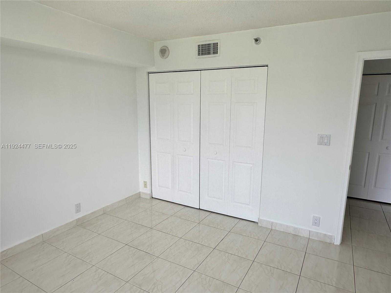 Small Image of 3530 MYSTIC POINTE DR #1213, Aventura Number 18