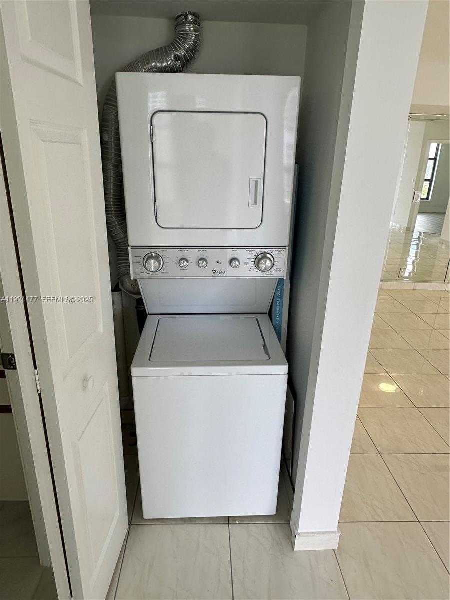 Small Image of 3530 MYSTIC POINTE DR #1213, Aventura Number 25