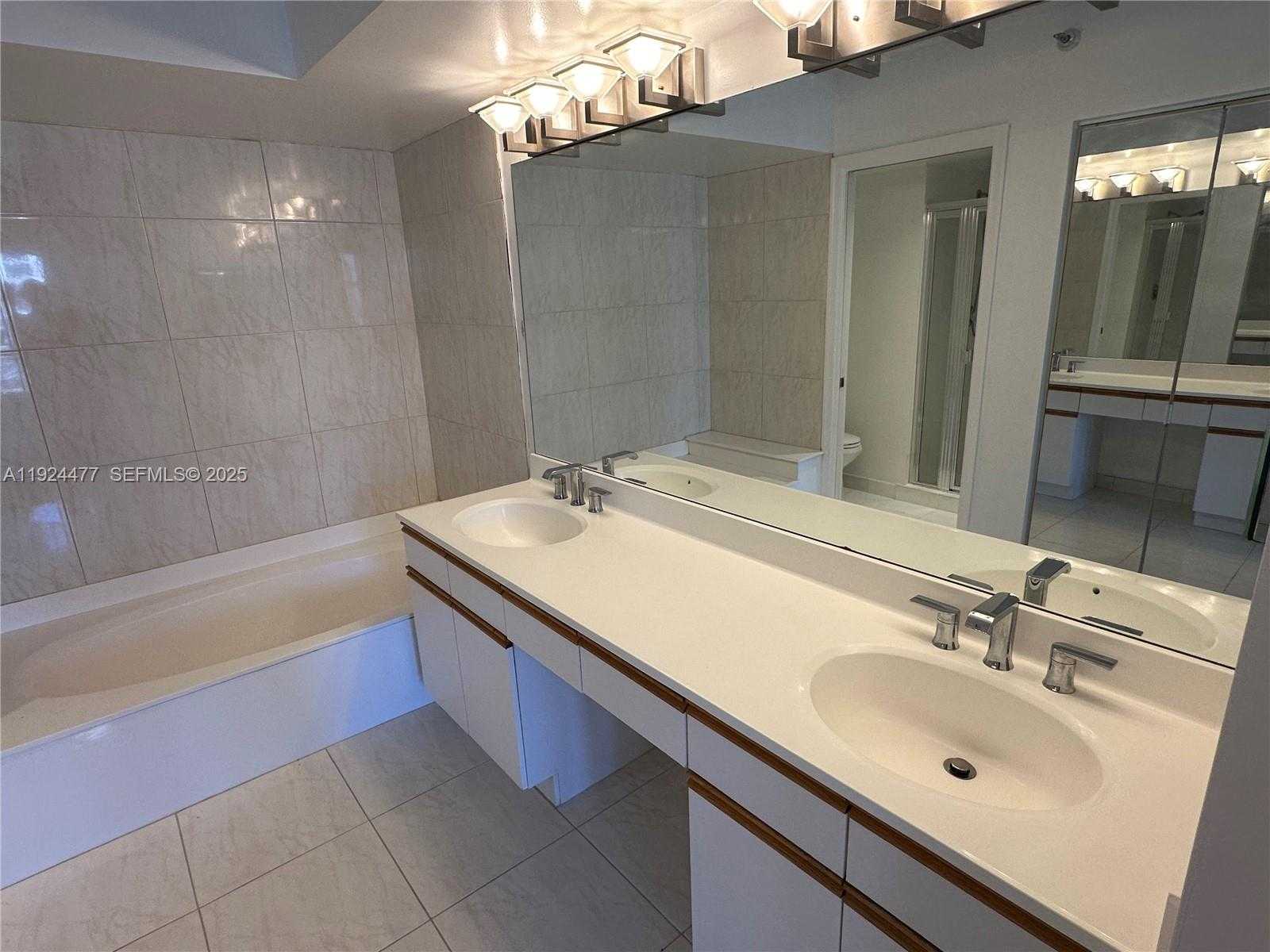 Small Image of 3530 MYSTIC POINTE DR #1213, Aventura Number 8