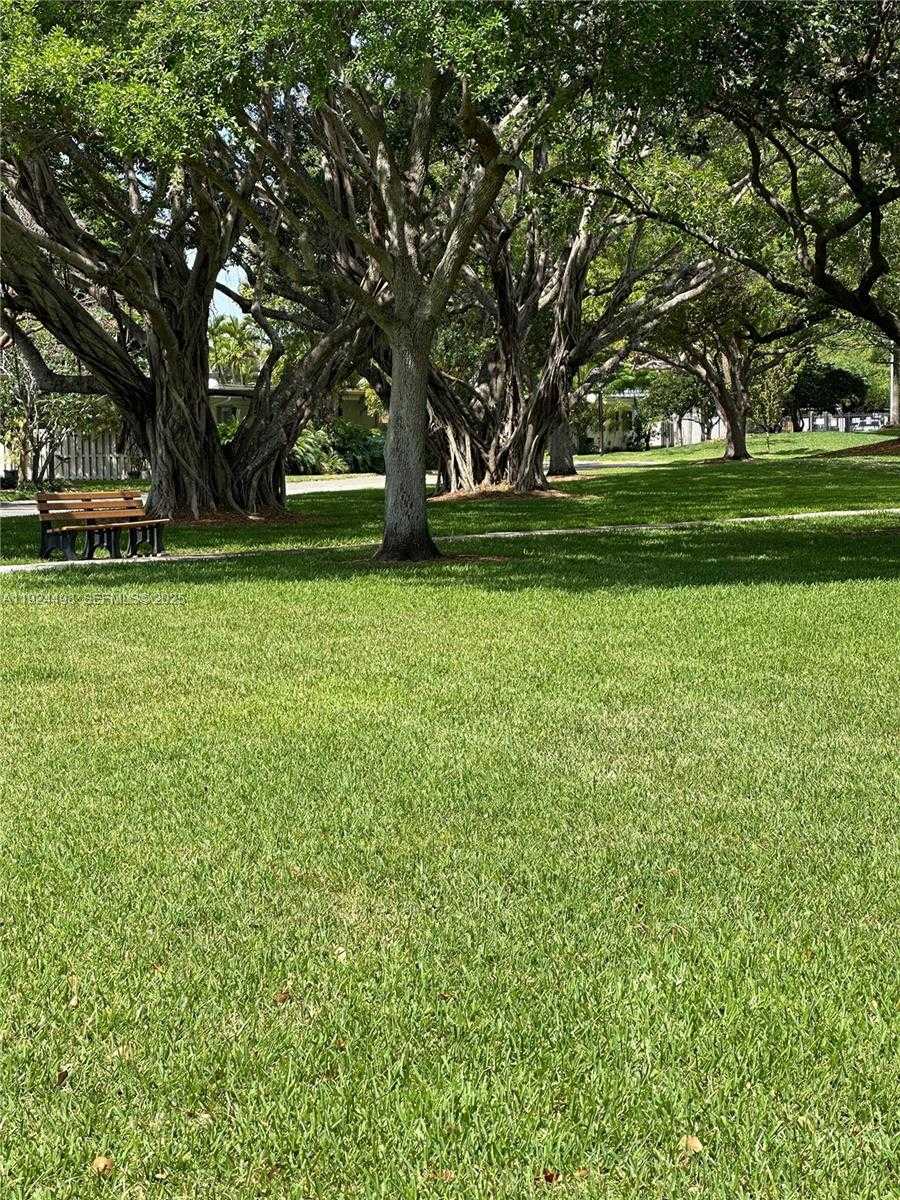 Small Image of Miami Number 28