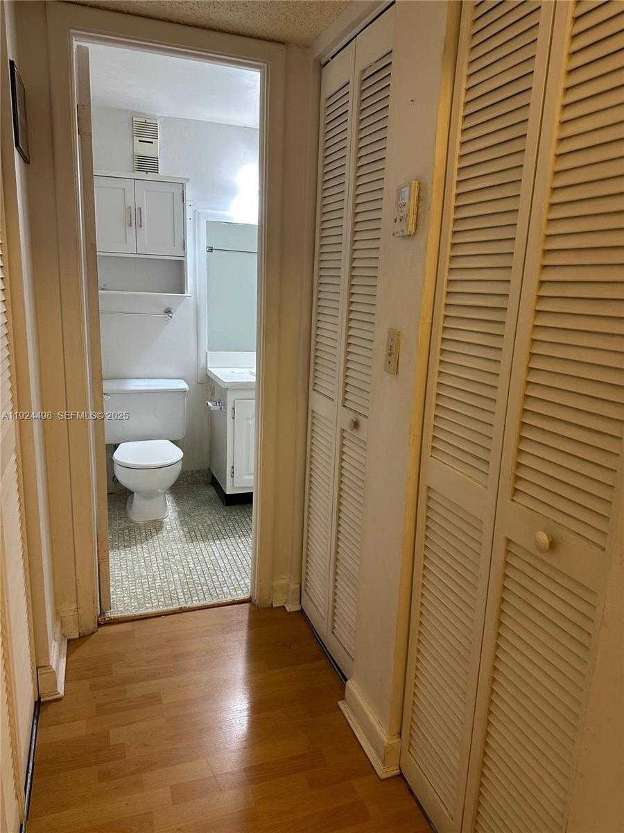 Small Image of Miami Number 3