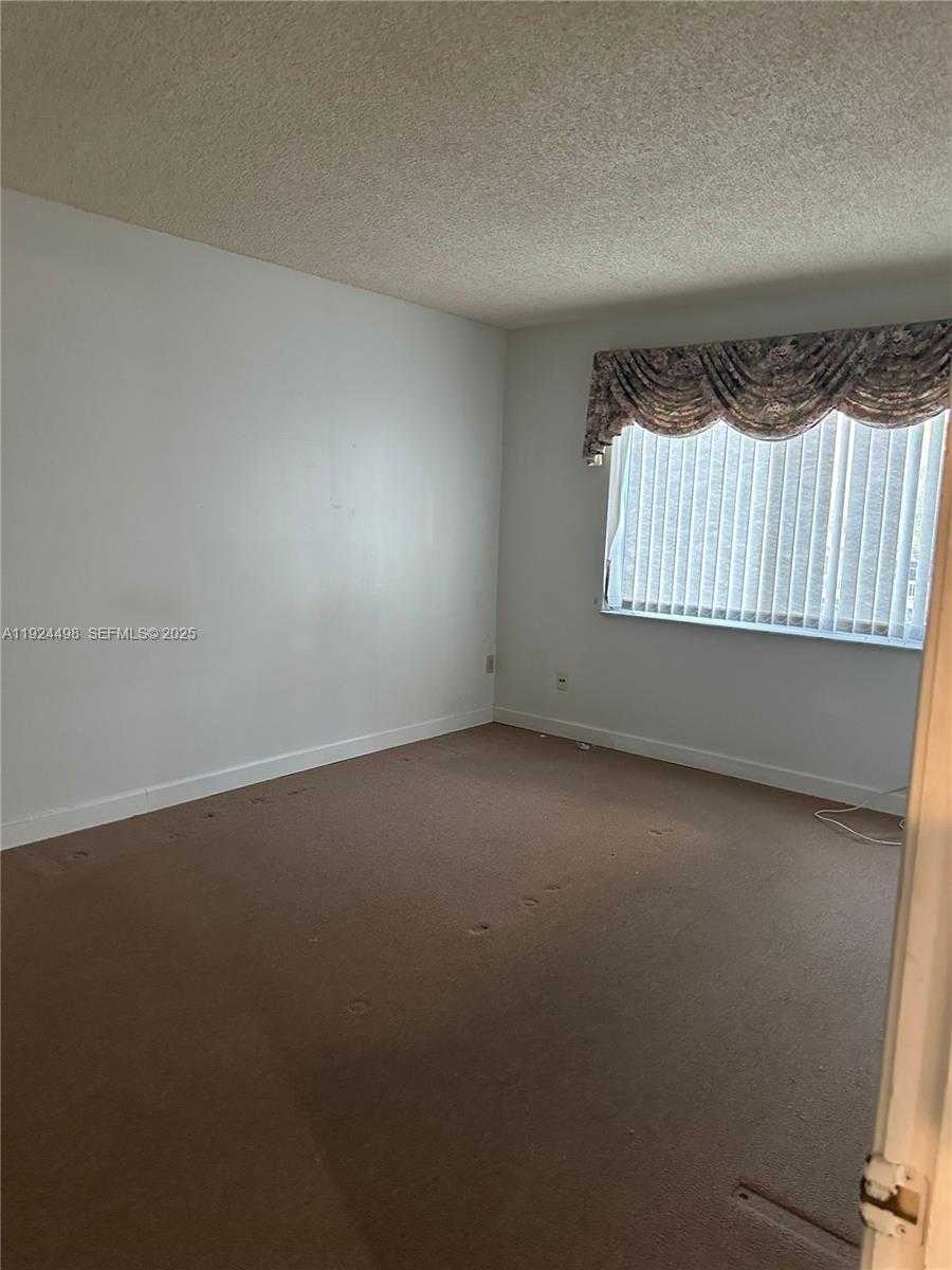 Small Image of Miami Number 5