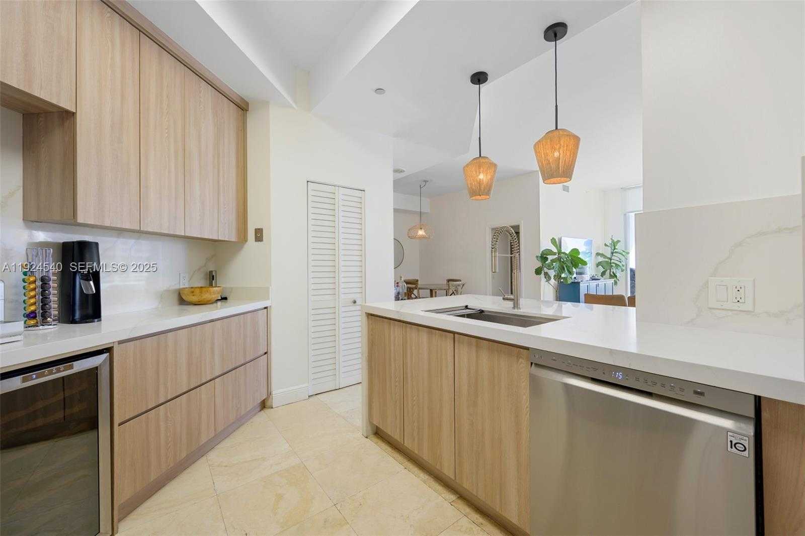 Small Image of 888 BRICKELL KEY DR #2909, Miami Number 10