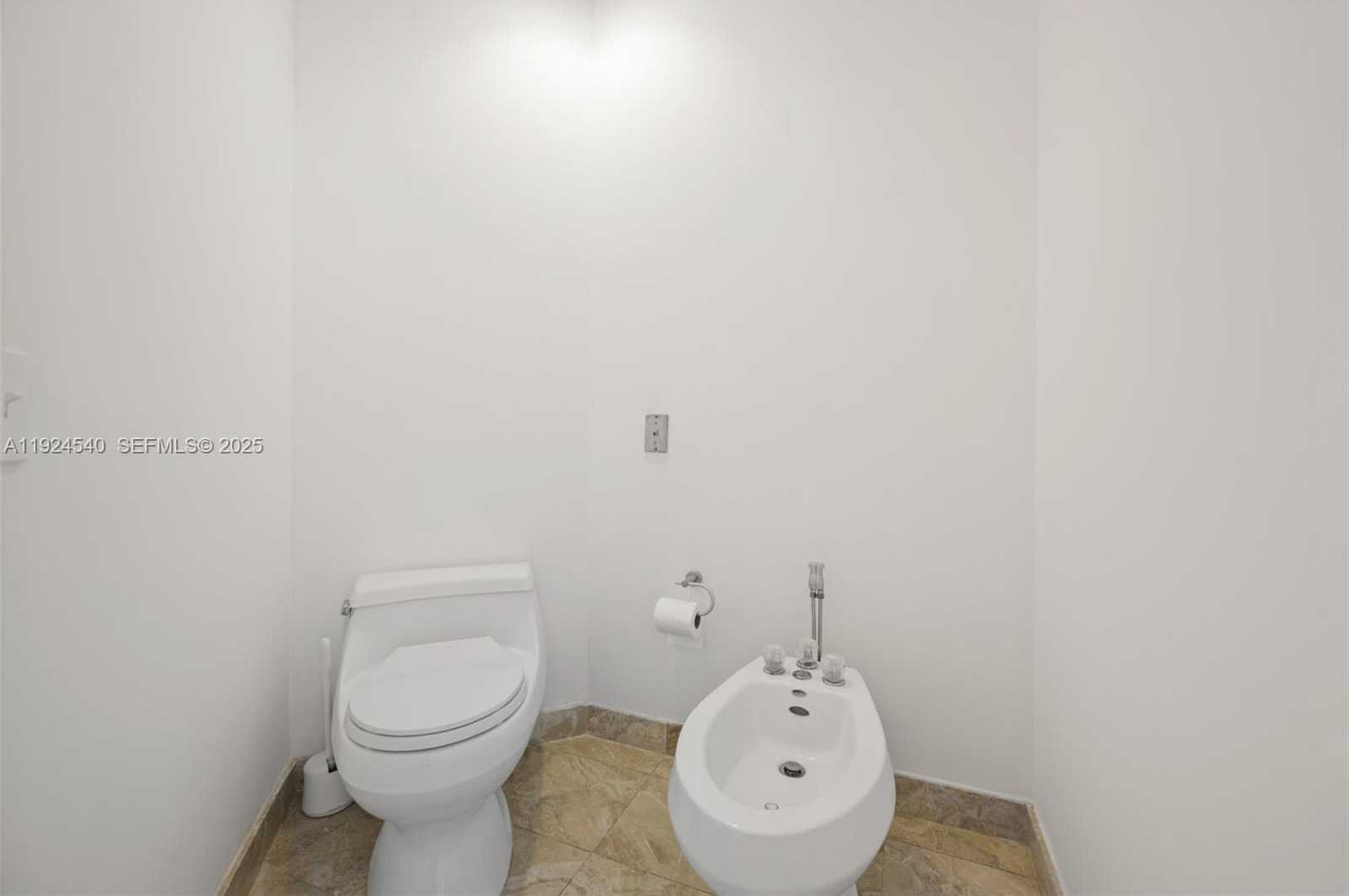 Small Image of 888 BRICKELL KEY DR #2909, Miami Number 16