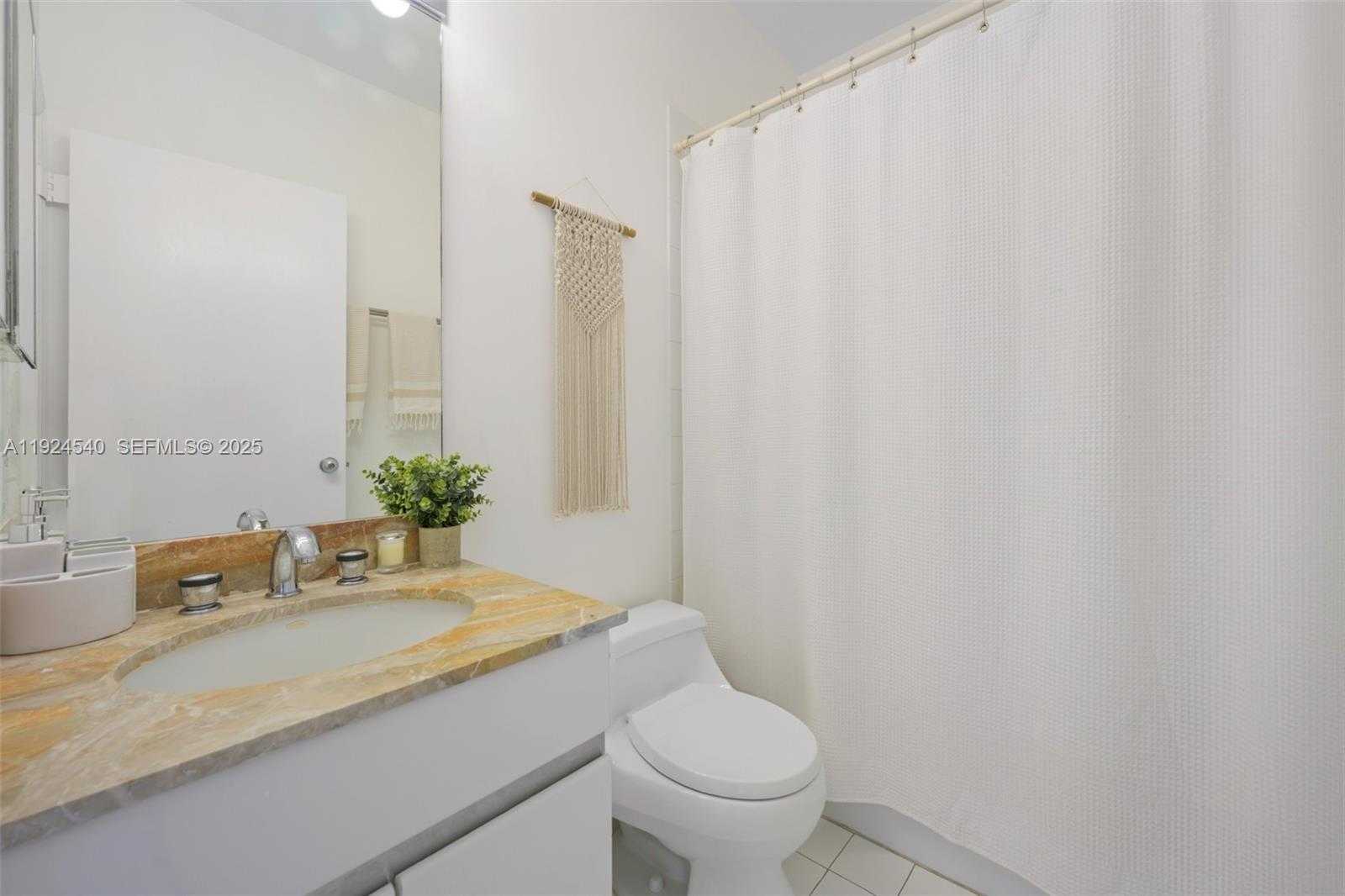 Small Image of 888 BRICKELL KEY DR #2909, Miami Number 21
