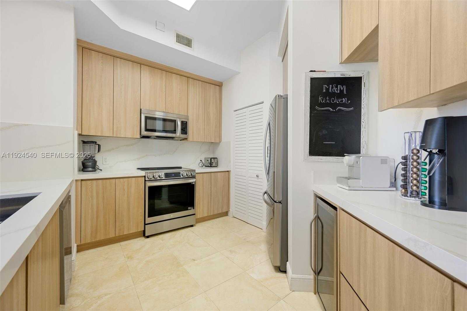 Small Image of 888 BRICKELL KEY DR #2909, Miami Number 8
