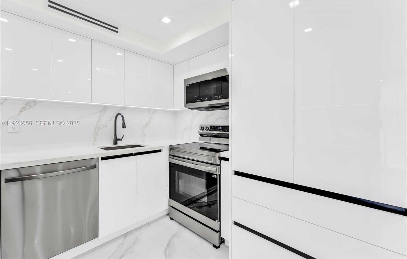 Small Image of 251 174TH ST #1414, Sunny Isles Beach Number 3