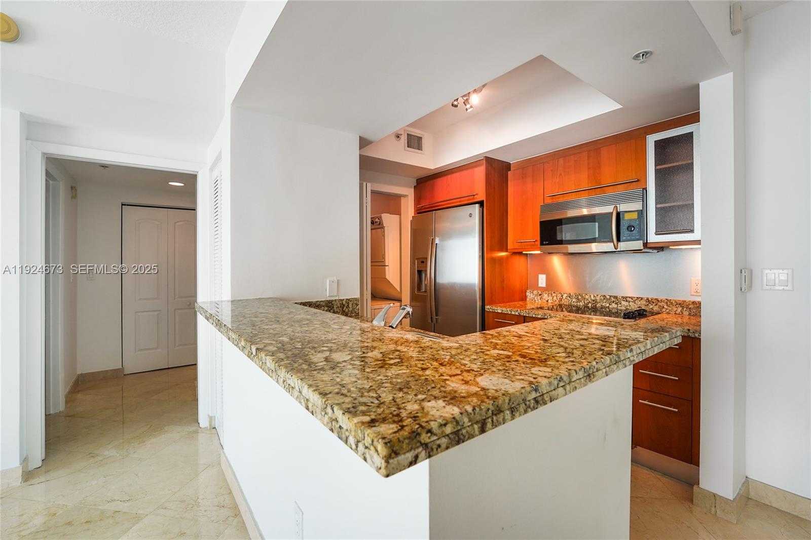 Small Image of 110 WASHINGTON AVE #1822, Miami Beach Number 2
