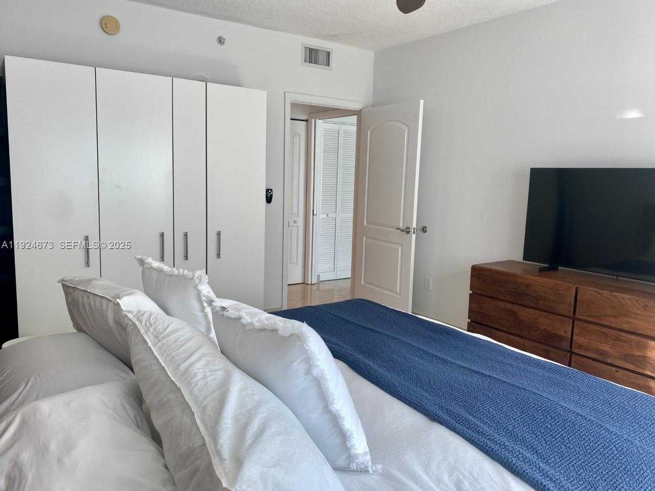 Small Image of 110 WASHINGTON AVE #1822, Miami Beach Number 6
