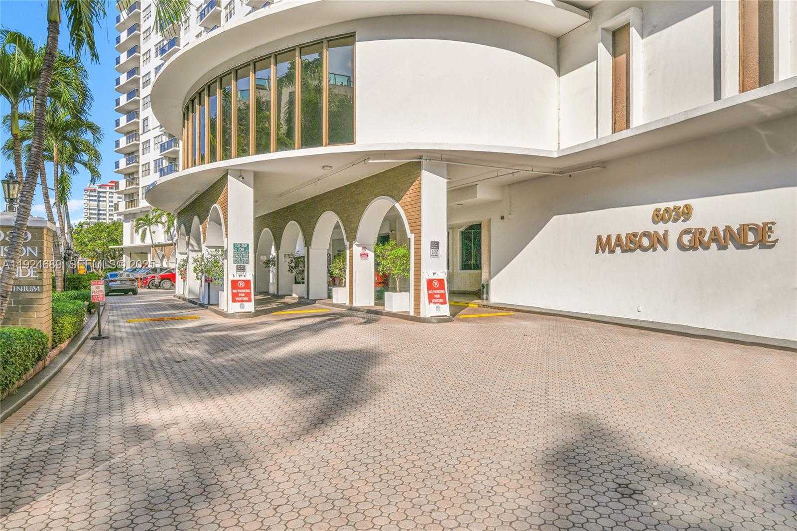 Small Image of 6039 COLLINS AVE #621, Miami Beach Number 1