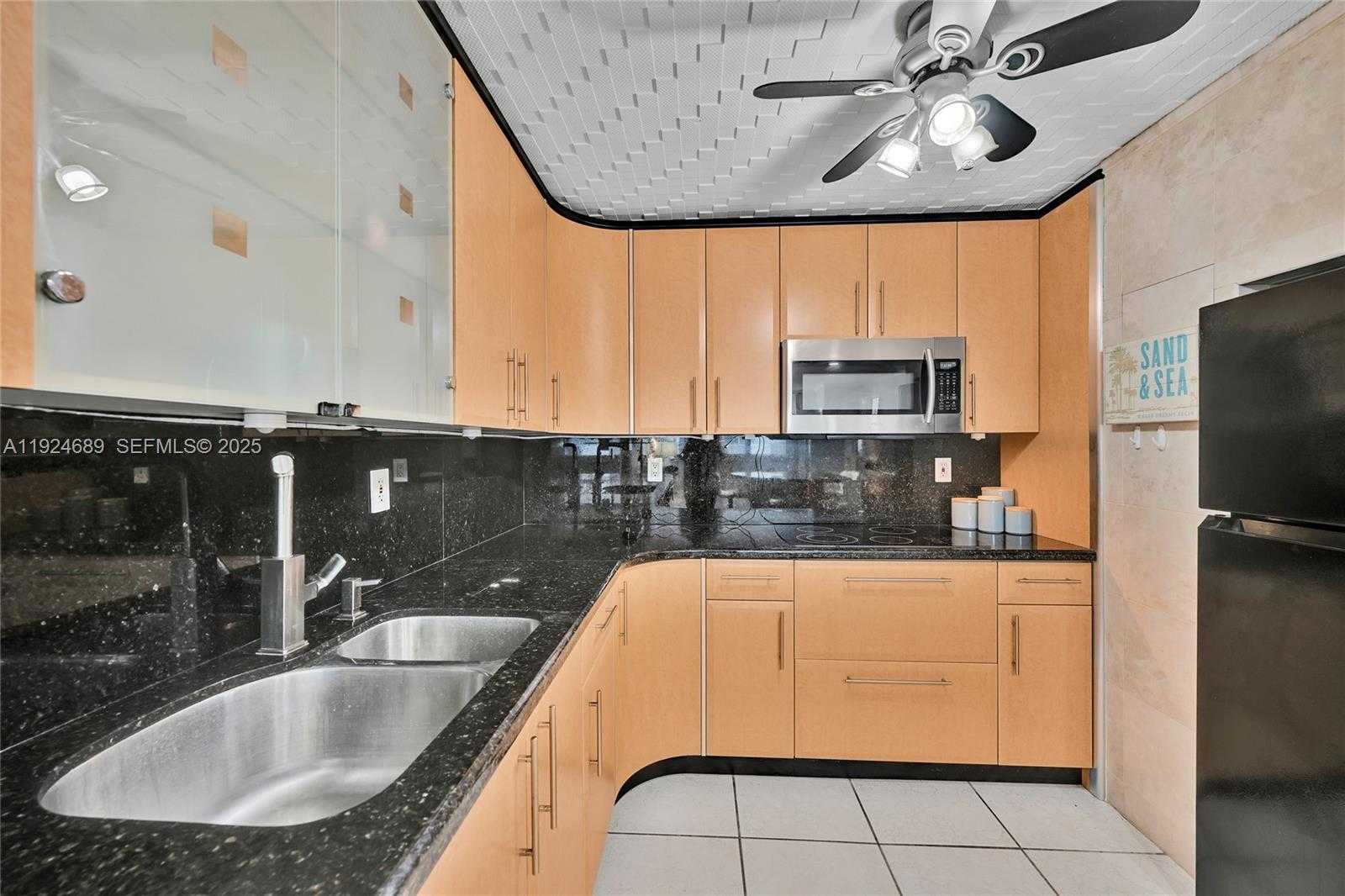 Small Image of 6039 COLLINS AVE #621, Miami Beach Number 13