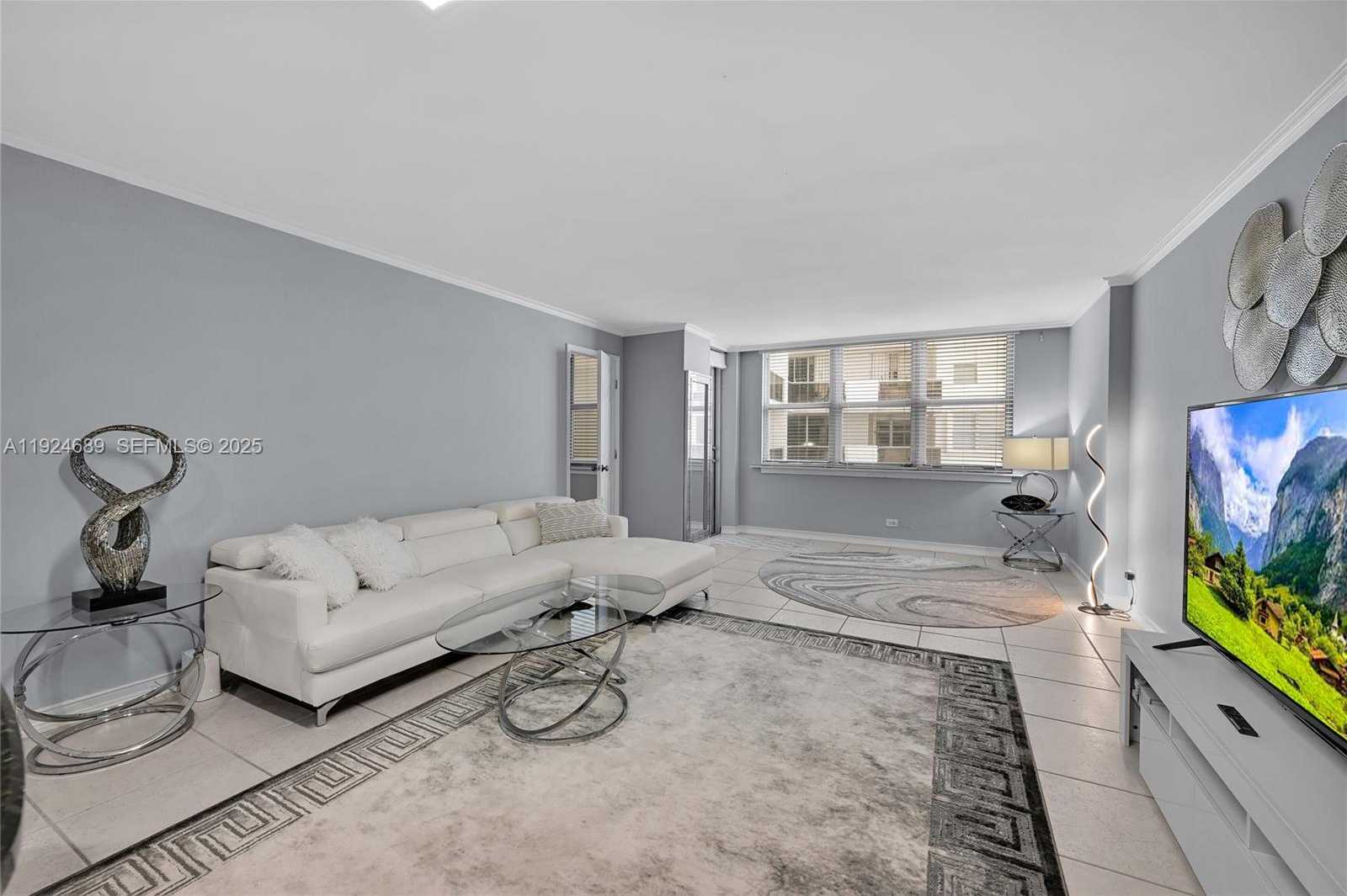 Small Image of 6039 COLLINS AVE #621, Miami Beach Number 14
