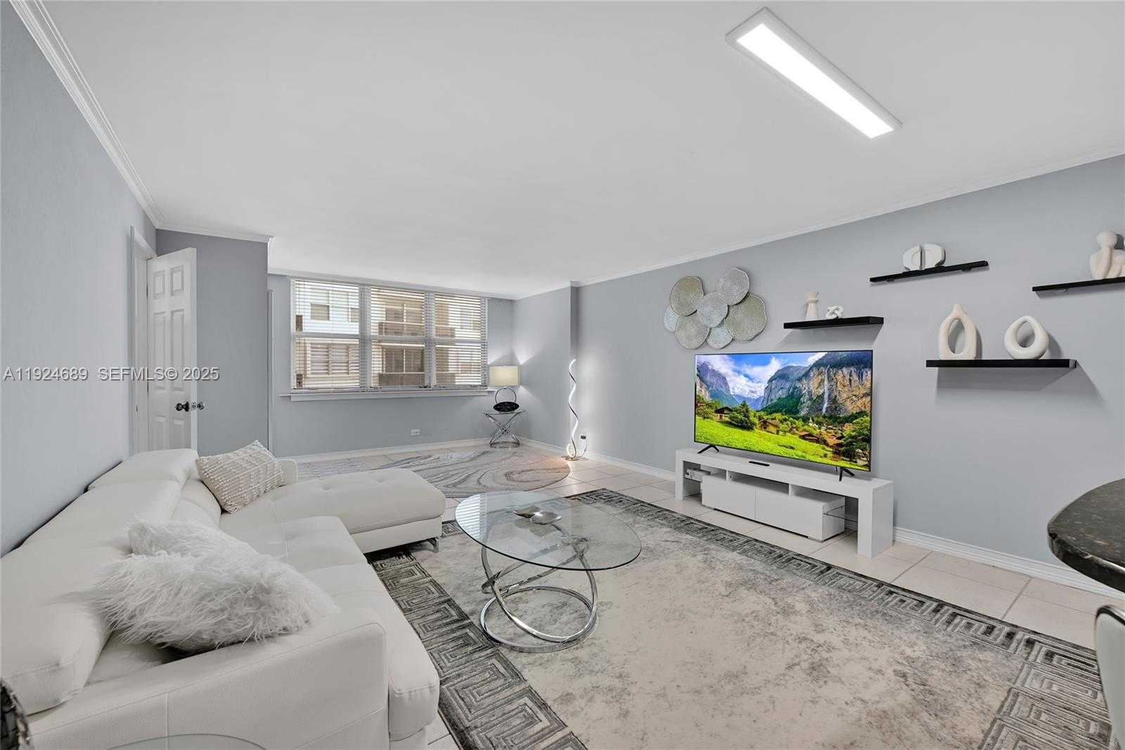 Small Image of 6039 COLLINS AVE #621, Miami Beach Number 15