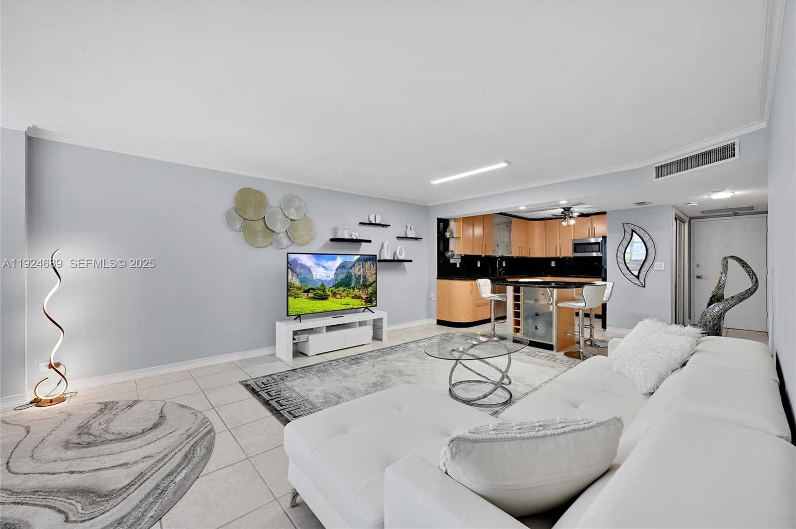 Small Image of 6039 COLLINS AVE #621, Miami Beach Number 18