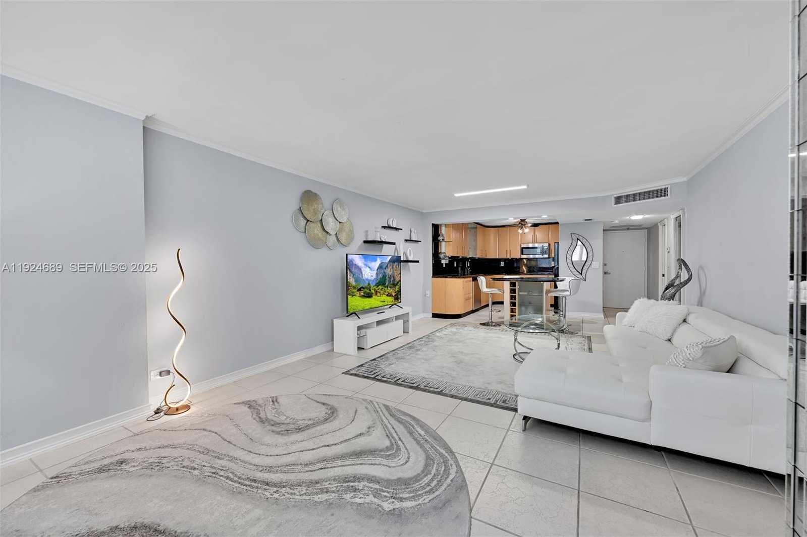 Small Image of 6039 COLLINS AVE #621, Miami Beach Number 20