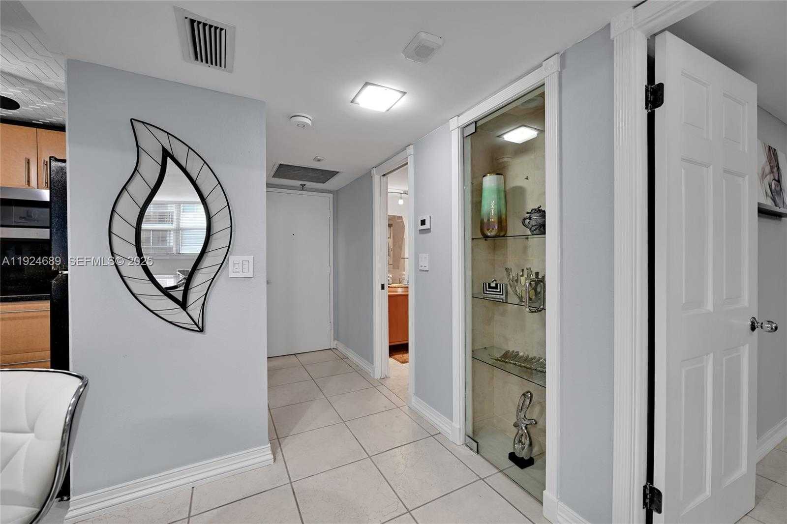 Small Image of 6039 COLLINS AVE #621, Miami Beach Number 23