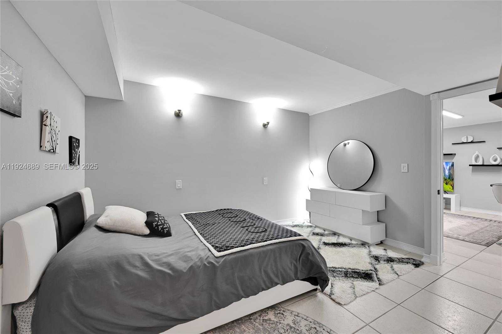 Small Image of 6039 COLLINS AVE #621, Miami Beach Number 24
