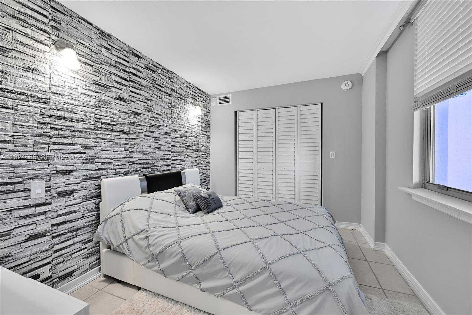 Small Image of 6039 COLLINS AVE #621, Miami Beach Number 30