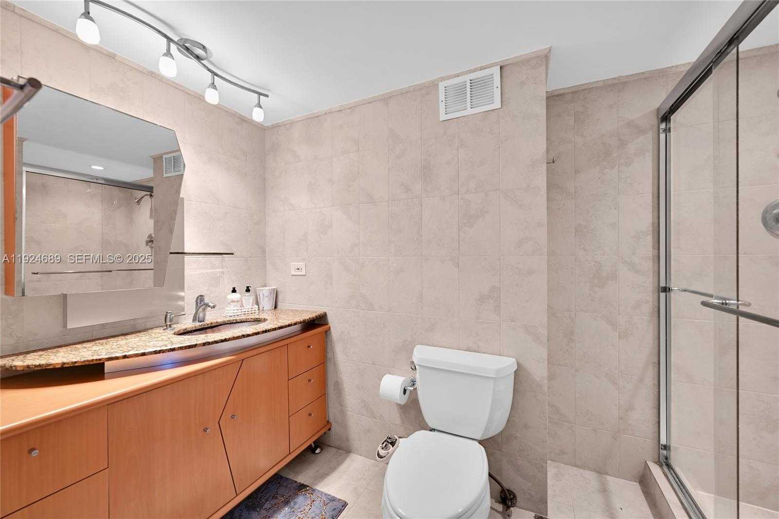 Small Image of 6039 COLLINS AVE #621, Miami Beach Number 32