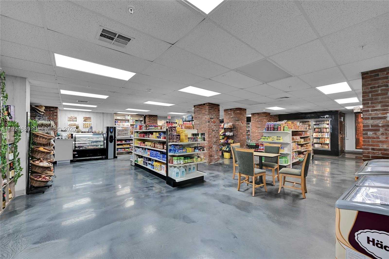 Small Image of 6039 COLLINS AVE #621, Miami Beach Number 37