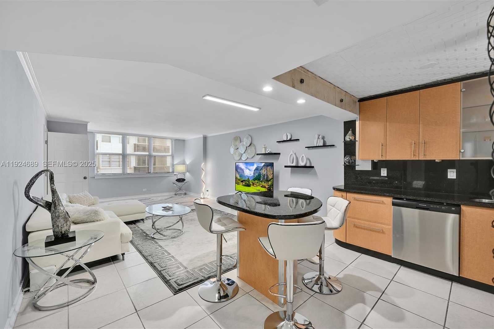 Small Image of 6039 COLLINS AVE #621, Miami Beach Number 6