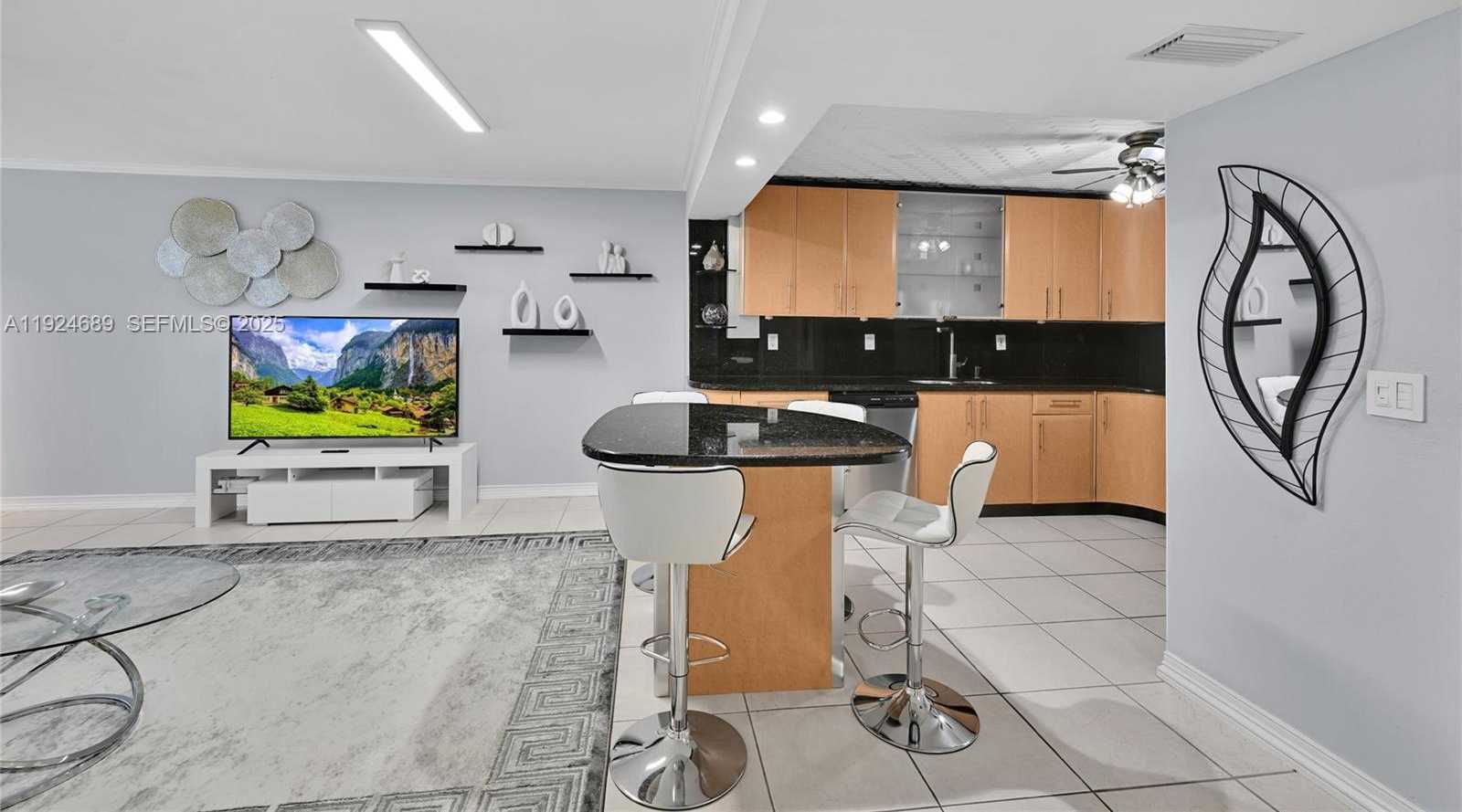 Small Image of 6039 COLLINS AVE #621, Miami Beach Number 7