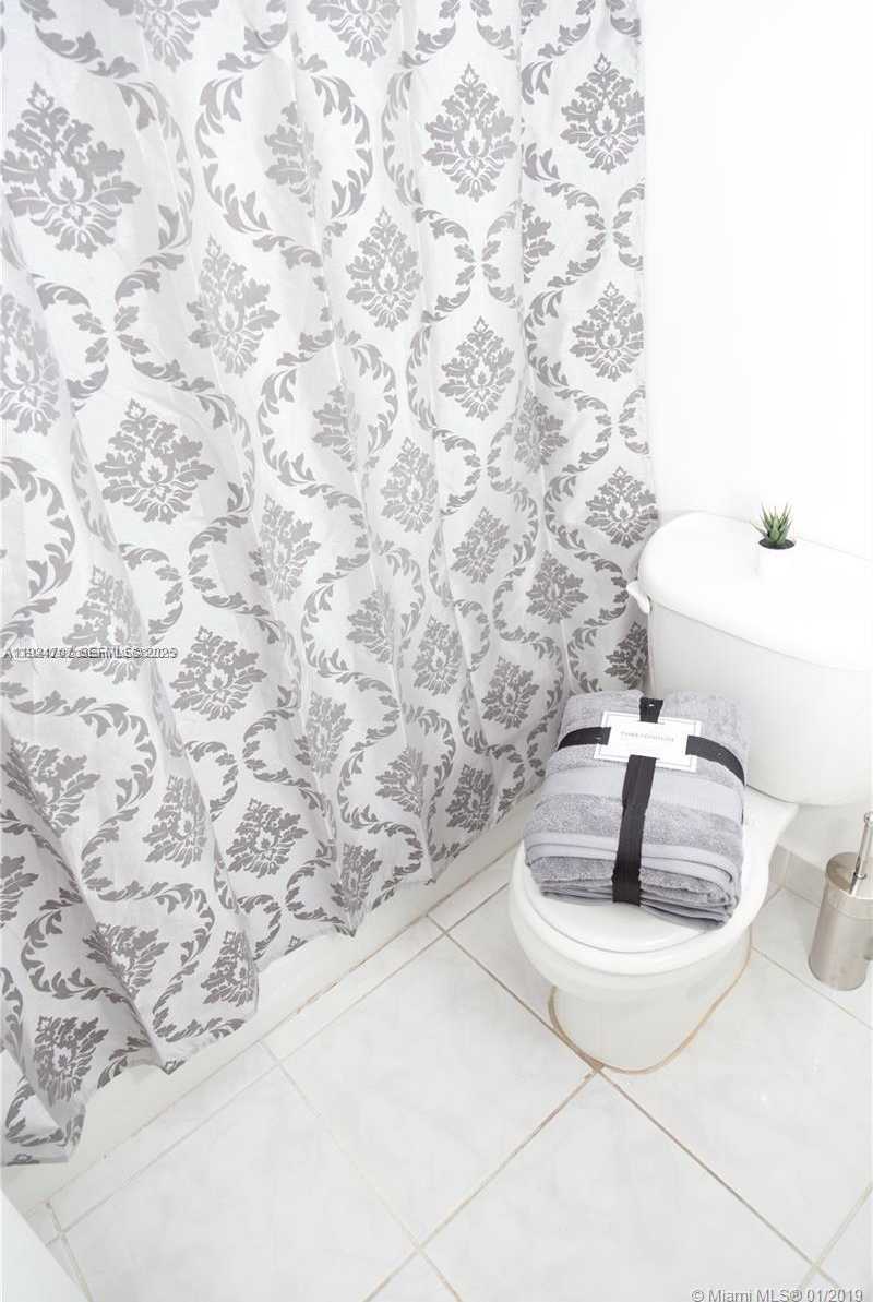 Small Image of 100 LINCOLN RD #1216, Miami Beach Number 3