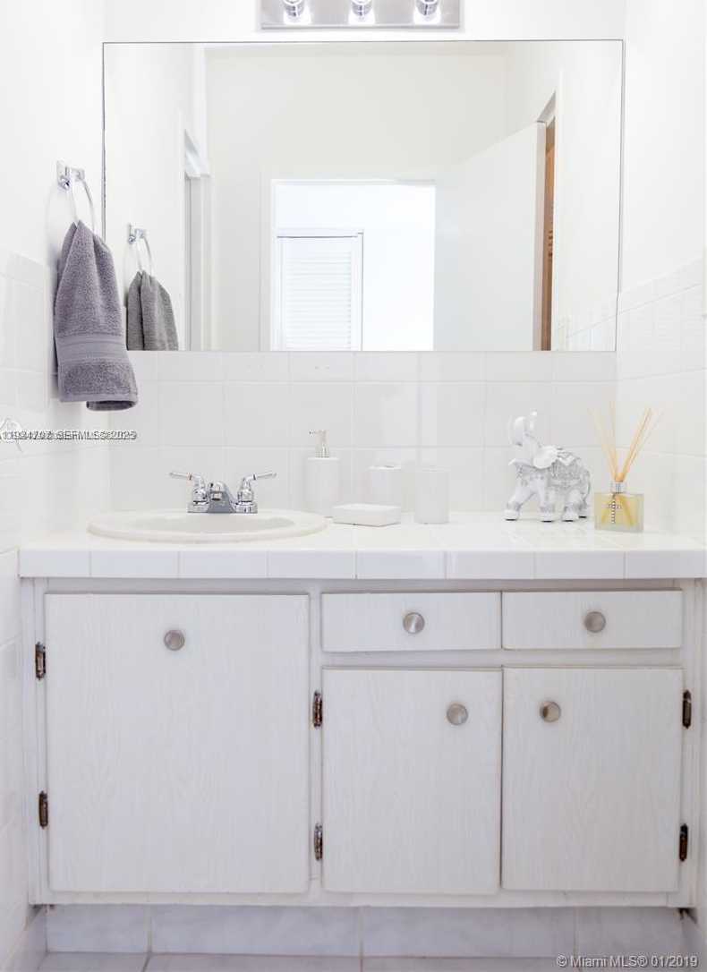 Small Image of 100 LINCOLN RD #1216, Miami Beach Number 4