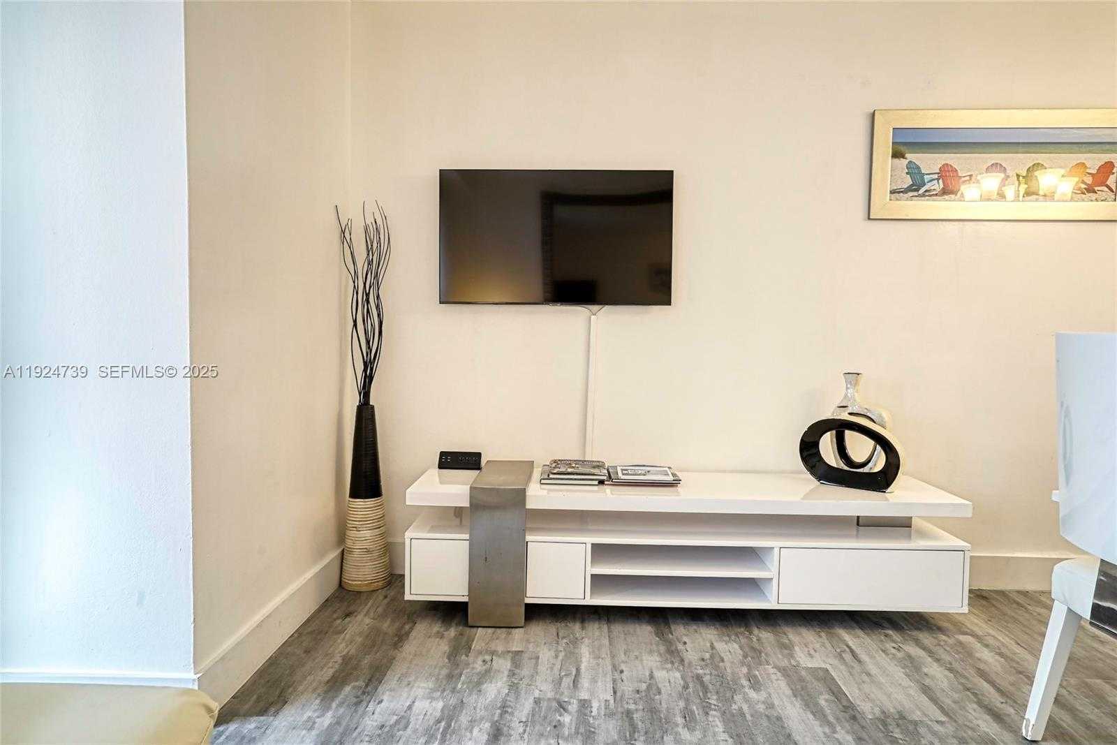 Small Image of 5225 COLLINS AVE #1204, Miami Beach Number 28