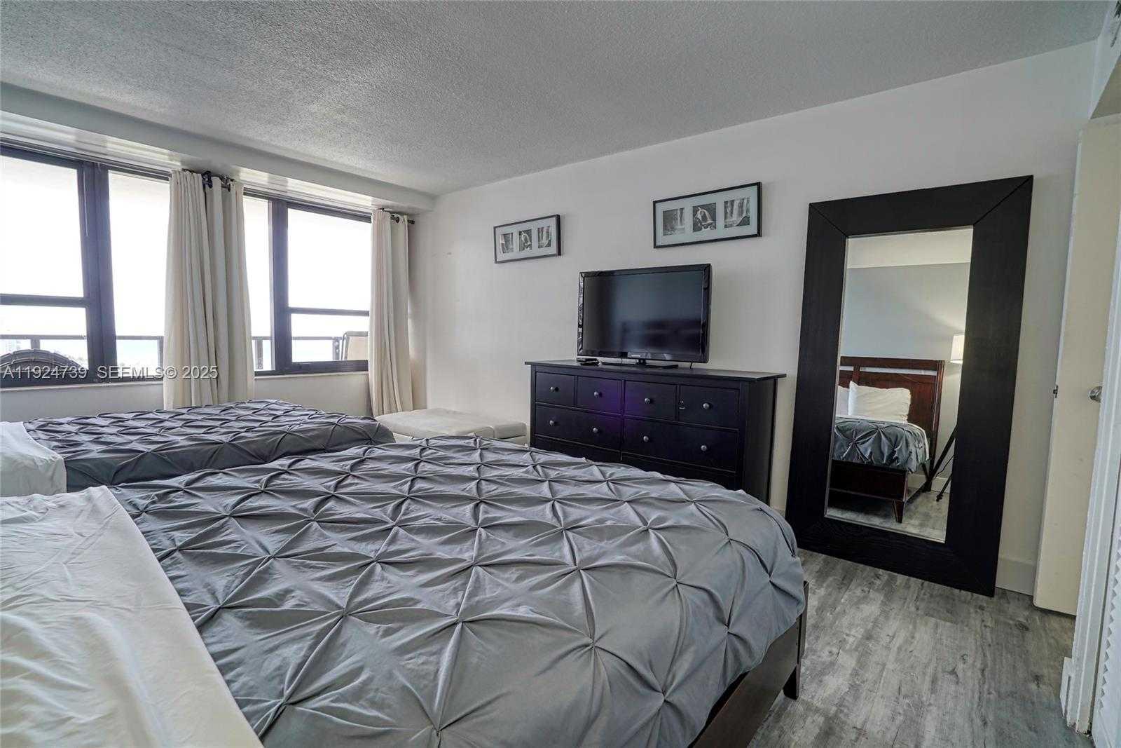 Small Image of 5225 COLLINS AVE #1204, Miami Beach Number 35