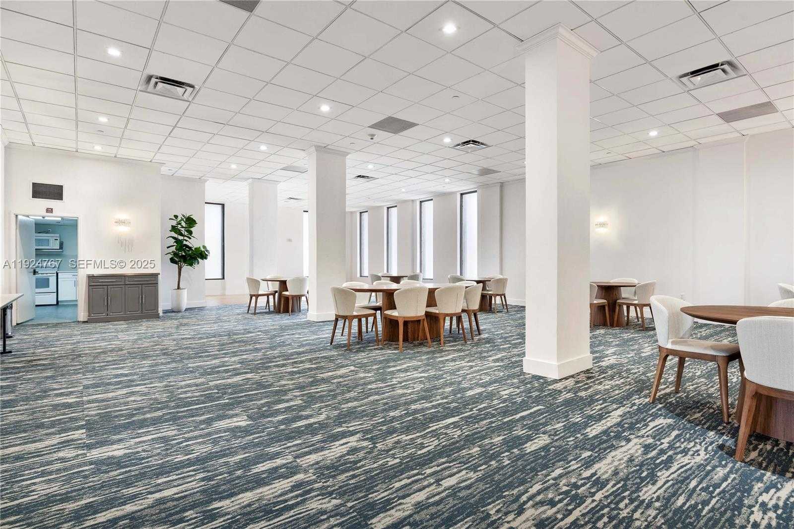 Small Image of 5825 COLLINS AVE #6E, Miami Beach Number 17