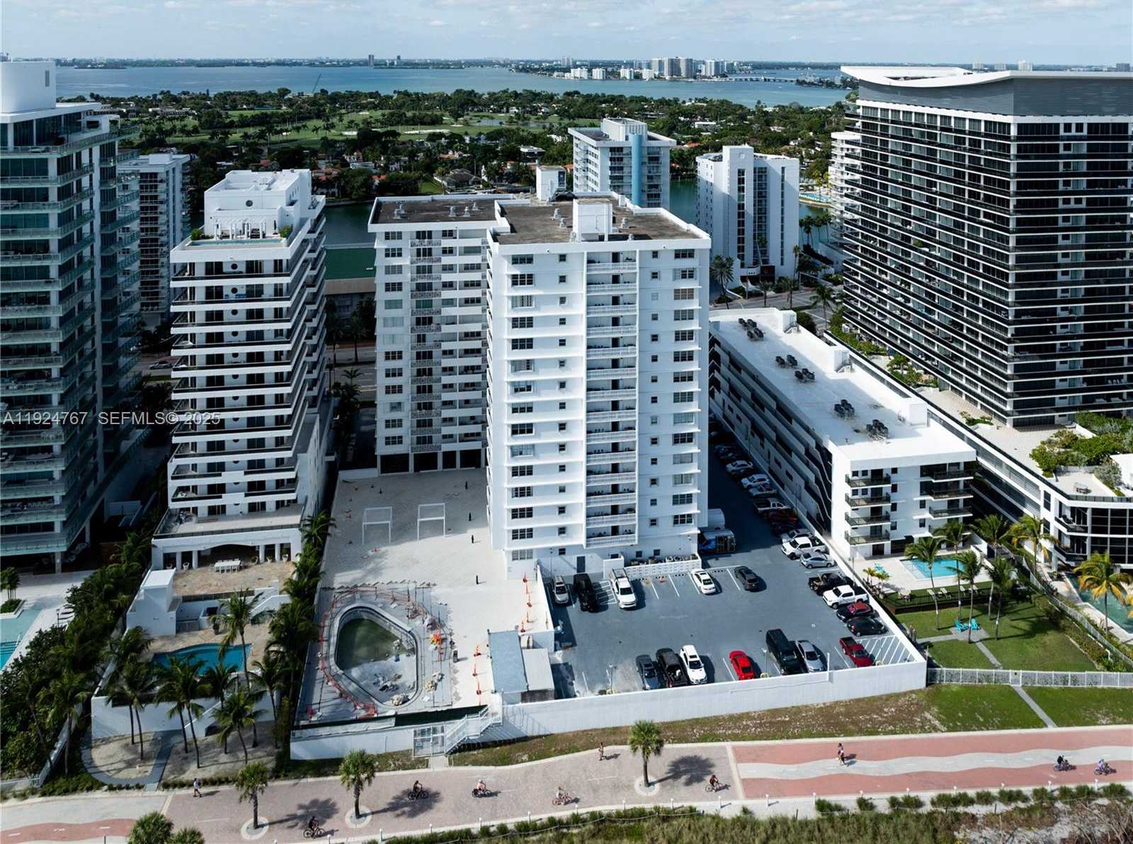Small Image of 5825 COLLINS AVE #6E, Miami Beach Number 3