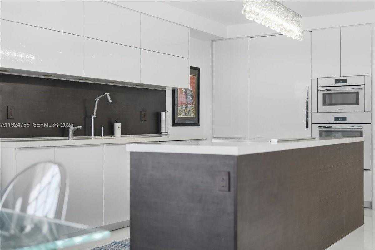 Small Image of 100 LINCOLN ROAD #747, Miami Beach Number 11