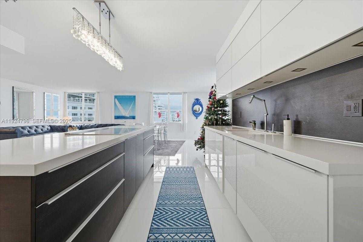 Small Image of 100 LINCOLN ROAD #747, Miami Beach Number 12