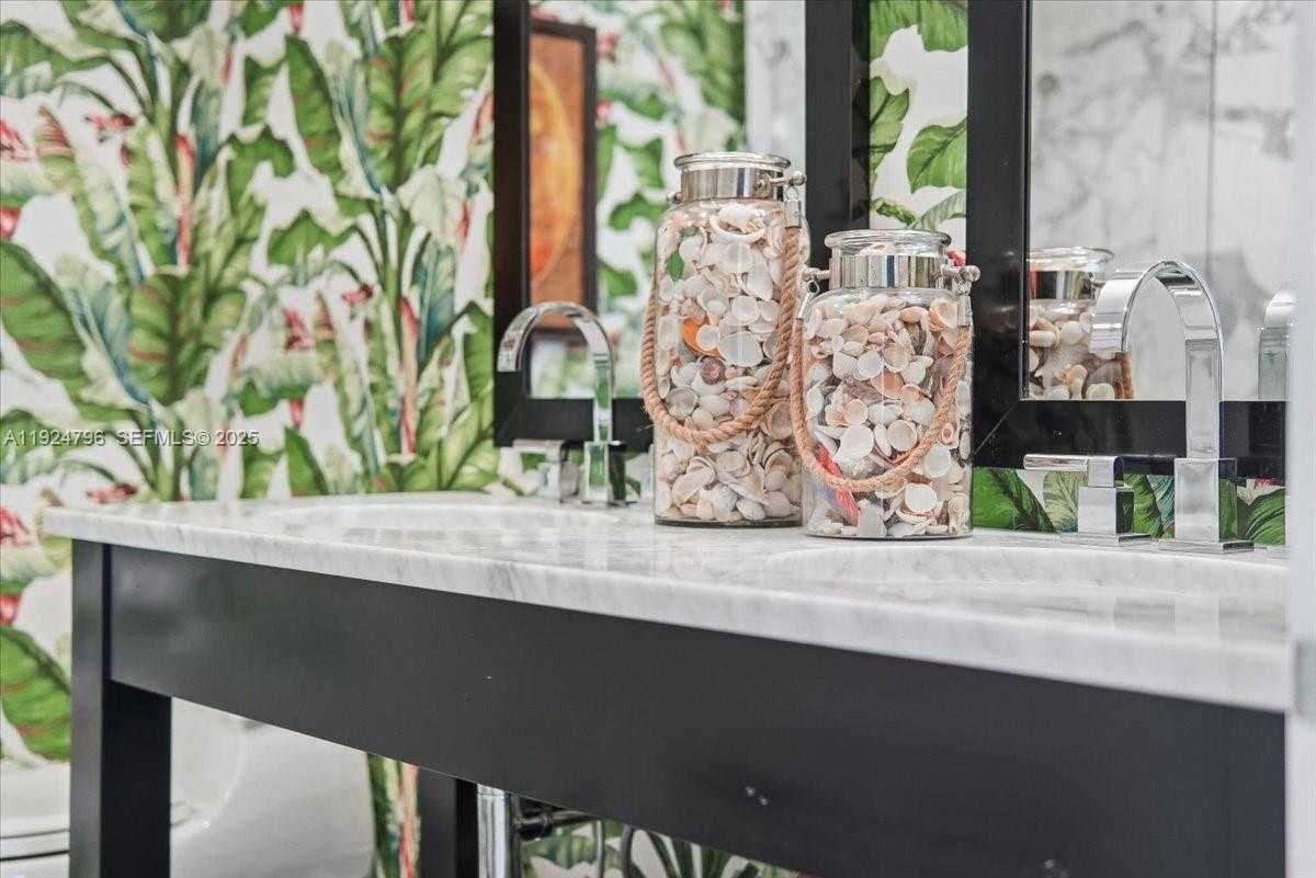 Small Image of 100 LINCOLN ROAD #747, Miami Beach Number 16