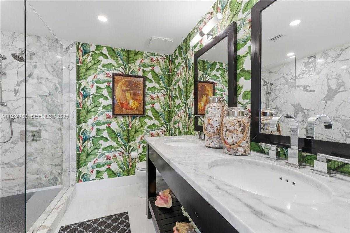 Small Image of 100 LINCOLN ROAD #747, Miami Beach Number 17