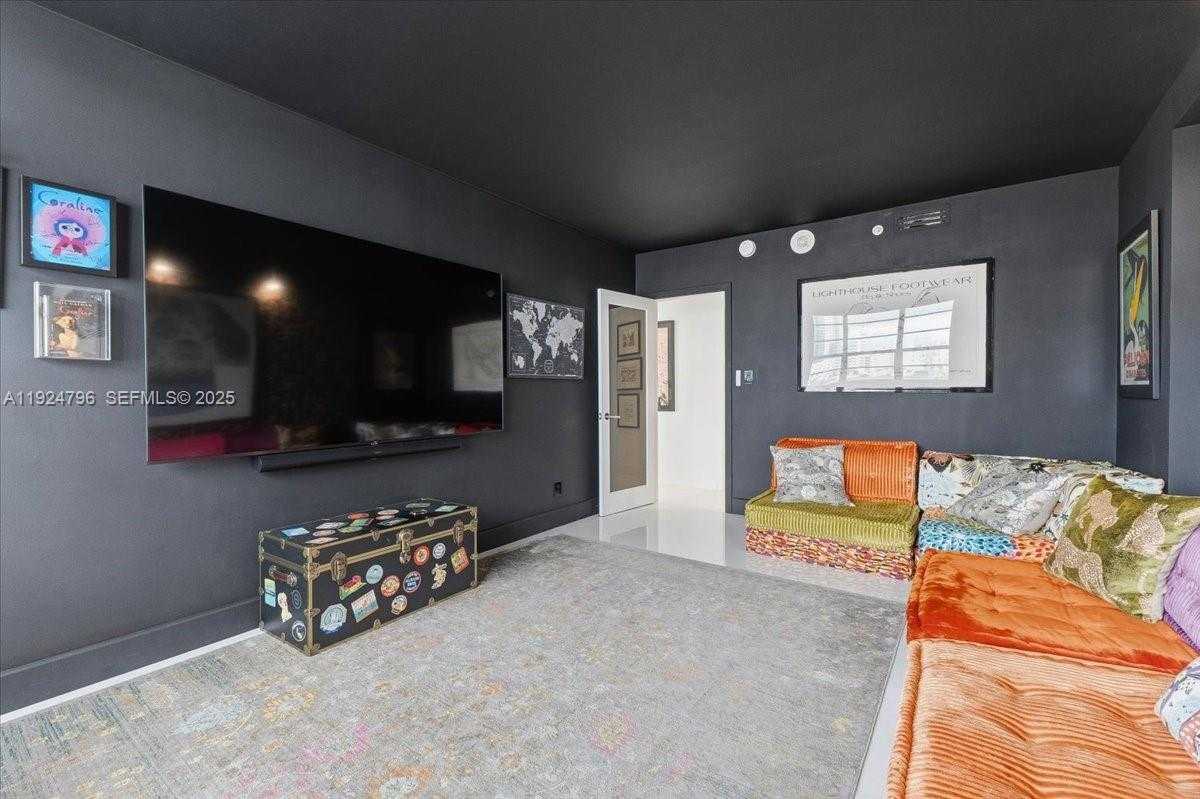 Small Image of 100 LINCOLN ROAD #747, Miami Beach Number 40