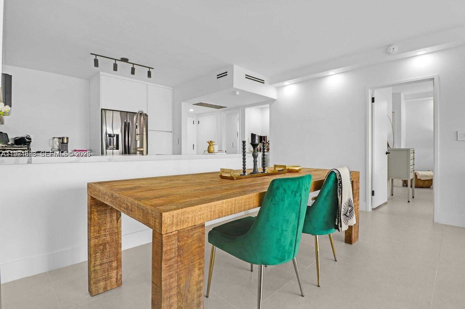 Small Image of 5700 COLLINS AVE #3J, Miami Beach Number 13